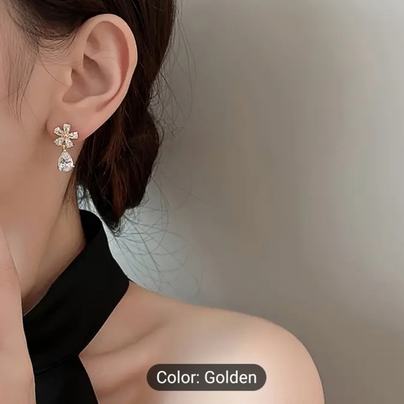 Elegant Flower & Water Drop Stud Earring - Picture 3 of 4